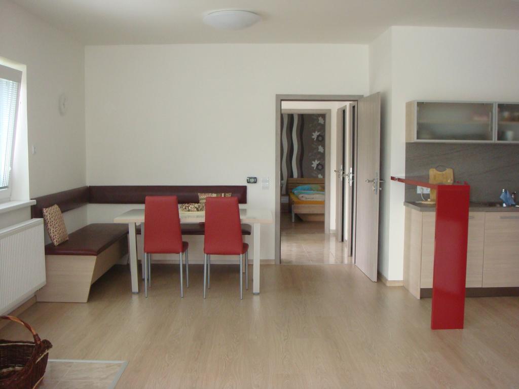 Apartman Kurdejov Hustopeče Værelse billede